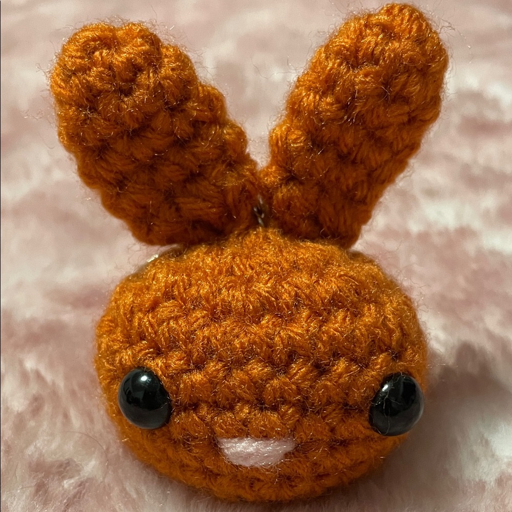 CROCHET MINI MOCHIBUN KEYCHAIN- CARROT